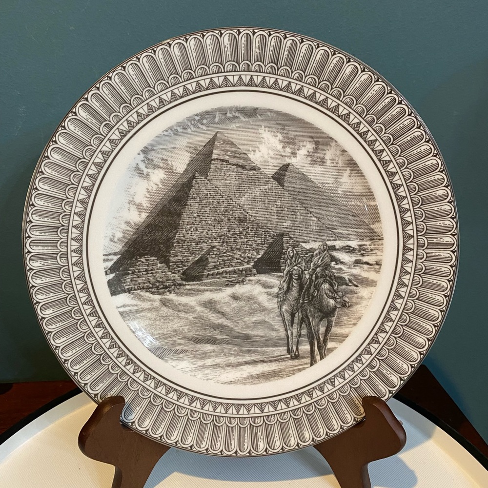 222 Fifth Slice of Life Plate Great Pyramids Egypt Camel Desert 10.5 inches